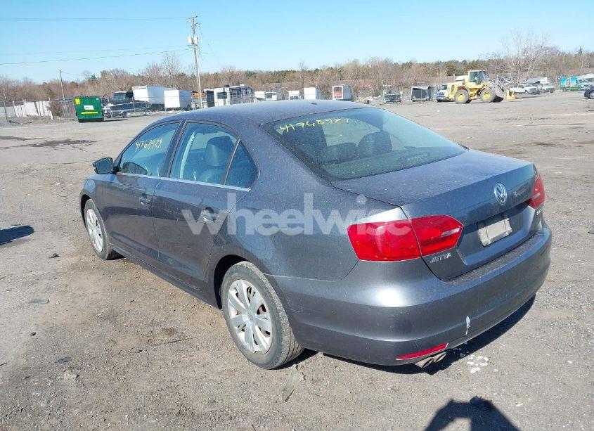 Photo 3 of 2013 Volkswagen Jetta 2.5L SE (VIN 3VWDP7AJ3DM219936)