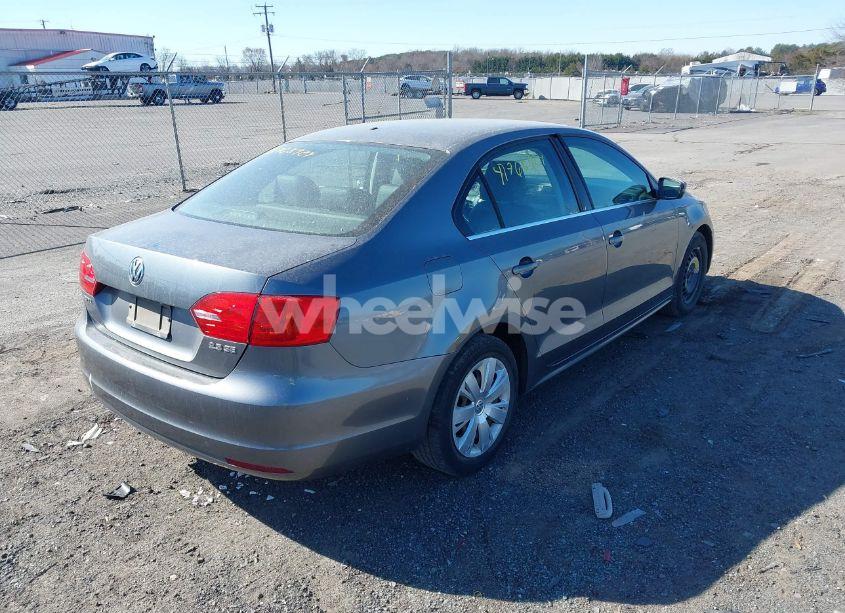 Photo 4 of 2013 Volkswagen Jetta 2.5L SE (VIN 3VWDP7AJ3DM219936)