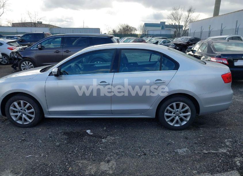 Photo 15 of 2013 Volkswagen Jetta 2.5L SE (VIN 3VWDP7AJ3DM252788)