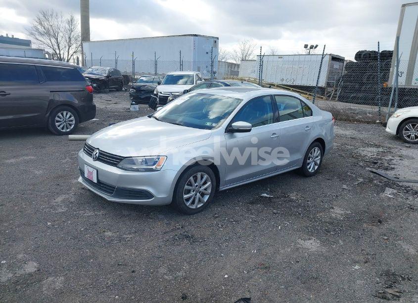 Photo 2 of 2013 Volkswagen Jetta 2.5L SE (VIN 3VWDP7AJ3DM252788)