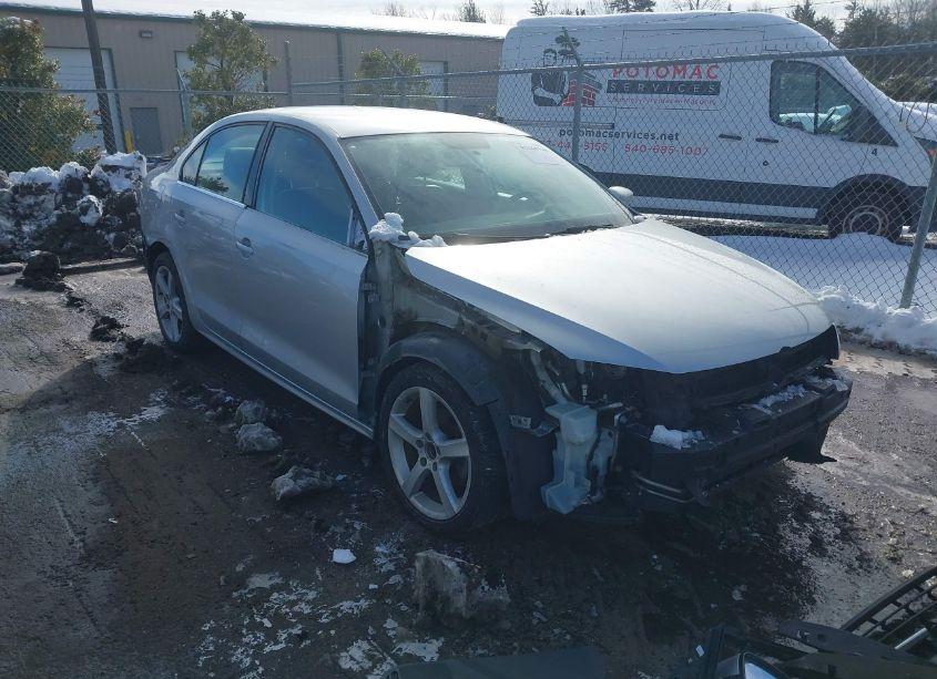 2013 Volkswagen Jetta 2.5L SE (VIN 3VWDP7AJ3DM257067) main photo