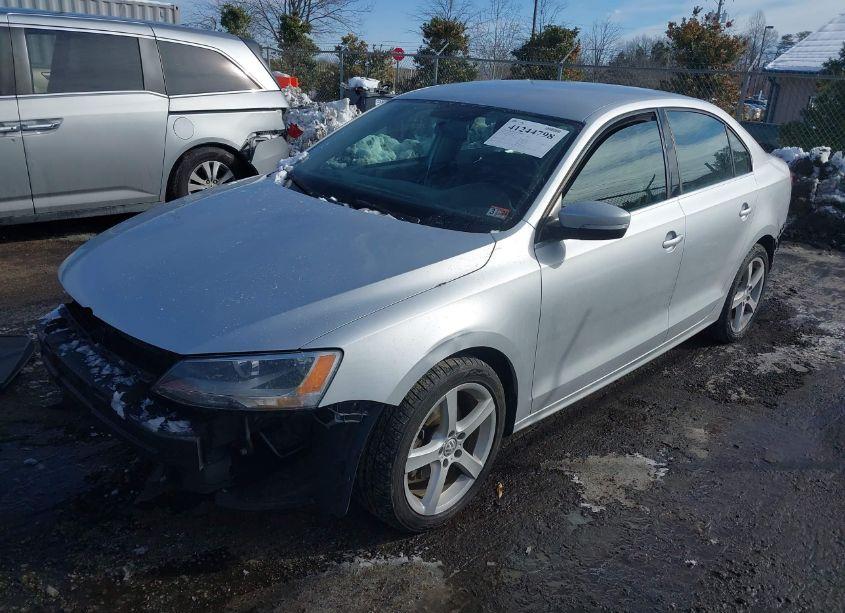 Photo 2 of 2013 Volkswagen Jetta 2.5L SE (VIN 3VWDP7AJ3DM257067)
