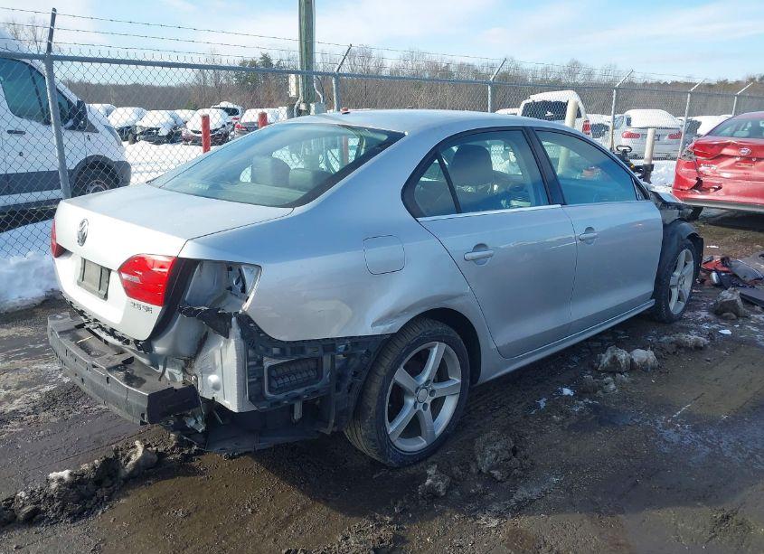 Photo 4 of 2013 Volkswagen Jetta 2.5L SE (VIN 3VWDP7AJ3DM257067)