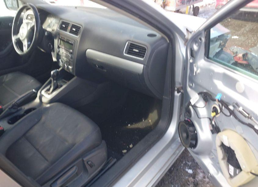 Photo 5 of 2013 Volkswagen Jetta 2.5L SE (VIN 3VWDP7AJ3DM257067)