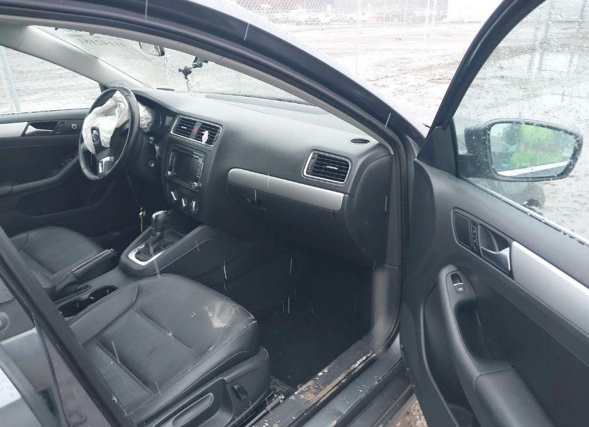 Photo 5 of 2013 Volkswagen Jetta 2.5L SE (VIN 3VWDP7AJ3DM288996)