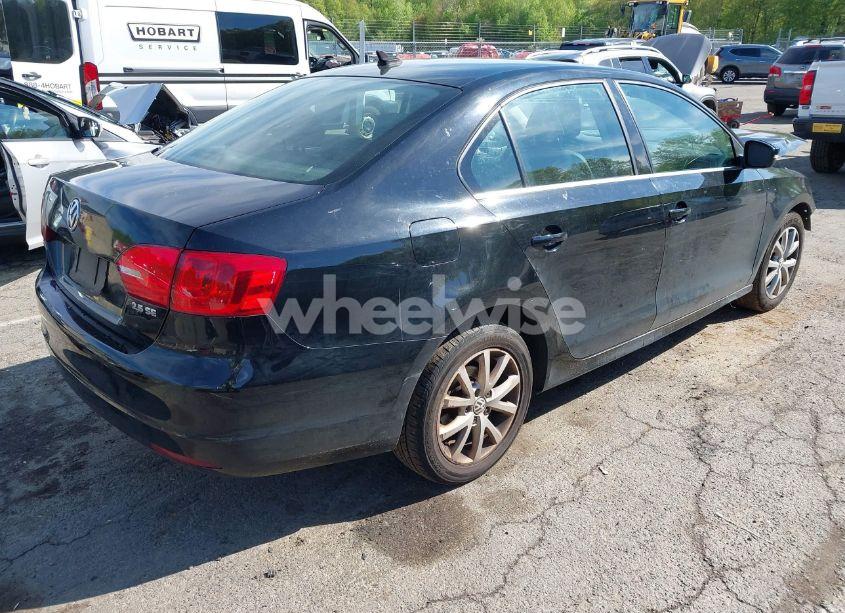 Photo 4 of 2013 Volkswagen Jetta 2.5L SE (VIN 3VWDP7AJ3DM360389)