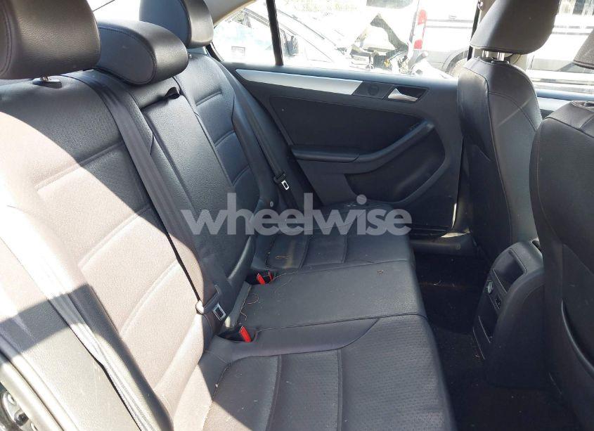 Photo 8 of 2013 Volkswagen Jetta 2.5L SE (VIN 3VWDP7AJ3DM360389)