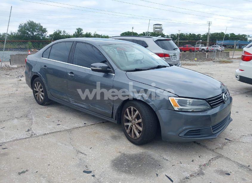 2013 Volkswagen Jetta 2.5L SE (VIN 3VWDP7AJ3DM363891) main photo