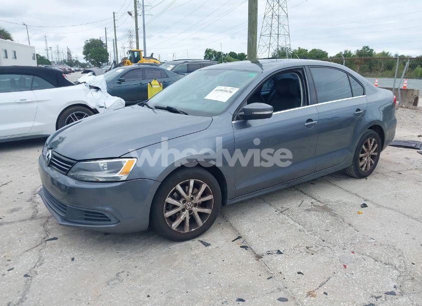 Photo 2 of 2013 Volkswagen Jetta 2.5L SE (VIN 3VWDP7AJ3DM363891)