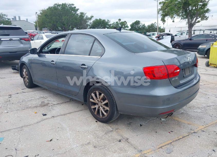 Photo 3 of 2013 Volkswagen Jetta 2.5L SE (VIN 3VWDP7AJ3DM363891)