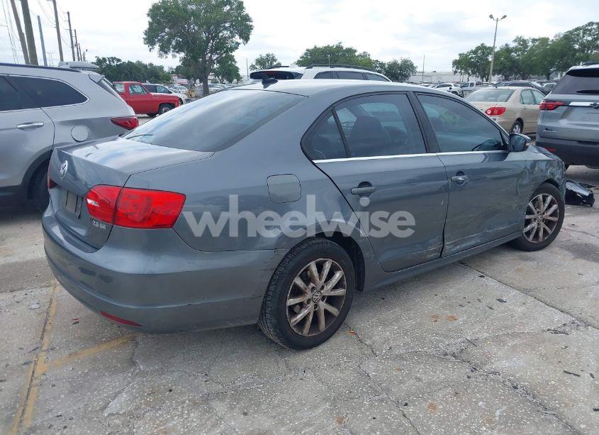 Photo 4 of 2013 Volkswagen Jetta 2.5L SE (VIN 3VWDP7AJ3DM363891)