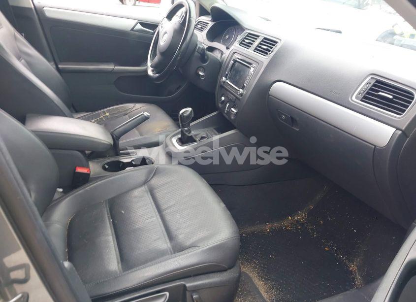 Photo 5 of 2013 Volkswagen Jetta 2.5L SE (VIN 3VWDP7AJ3DM363891)