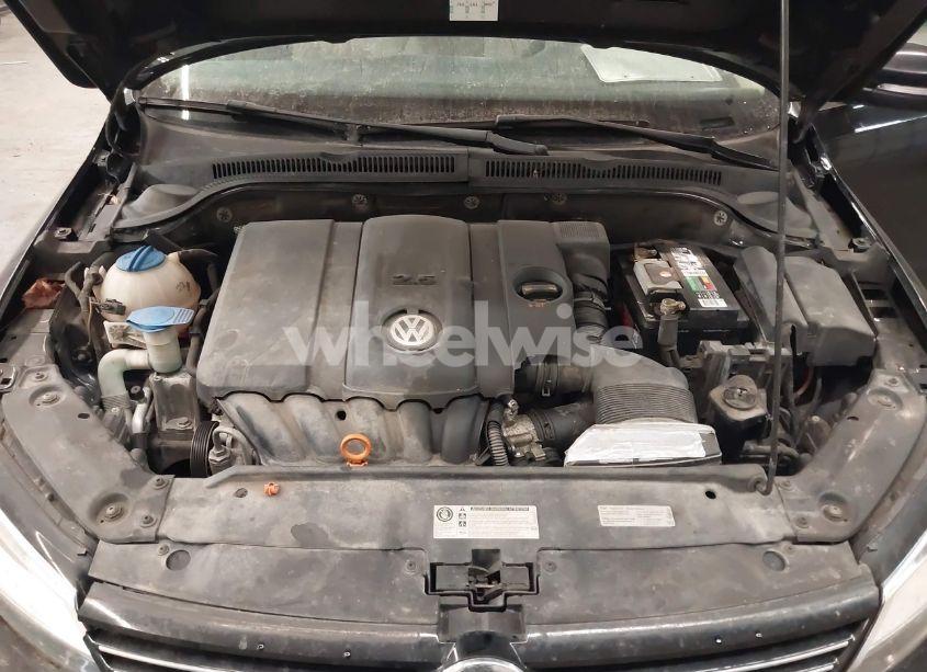 Photo 10 of 2013 Volkswagen Jetta 2.5L SE (VIN 3VWDP7AJ3DM388564)