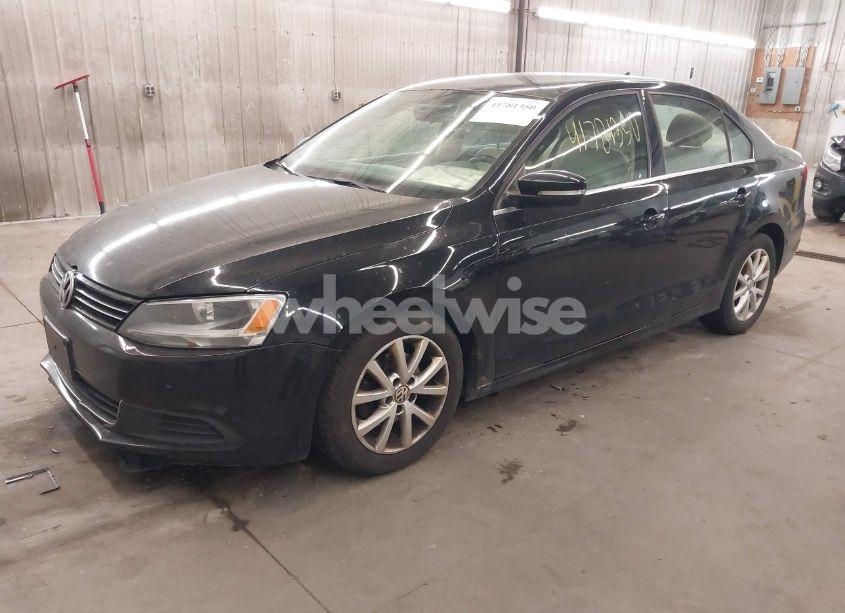 Photo 2 of 2013 Volkswagen Jetta 2.5L SE (VIN 3VWDP7AJ3DM388564)