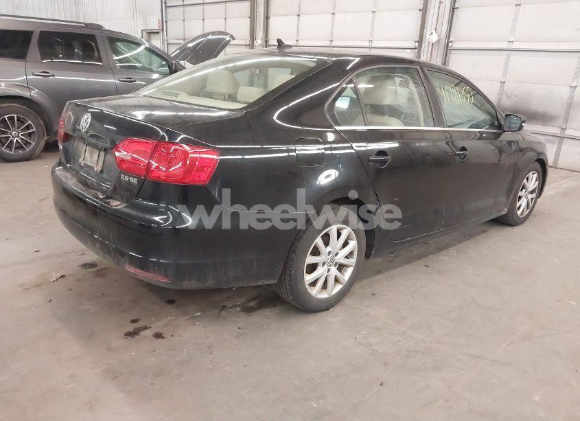 Photo 4 of 2013 Volkswagen Jetta 2.5L SE (VIN 3VWDP7AJ3DM388564)
