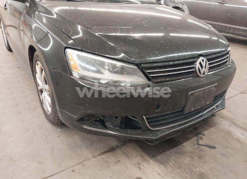 Photo 6 of 2013 Volkswagen Jetta 2.5L SE (VIN 3VWDP7AJ3DM388564)