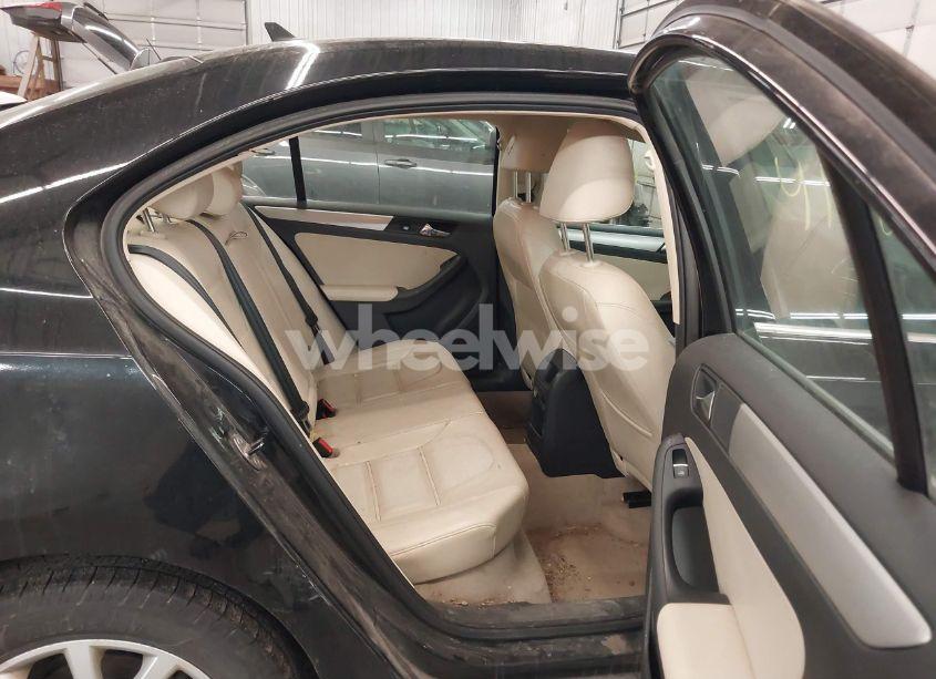 Photo 8 of 2013 Volkswagen Jetta 2.5L SE (VIN 3VWDP7AJ3DM388564)