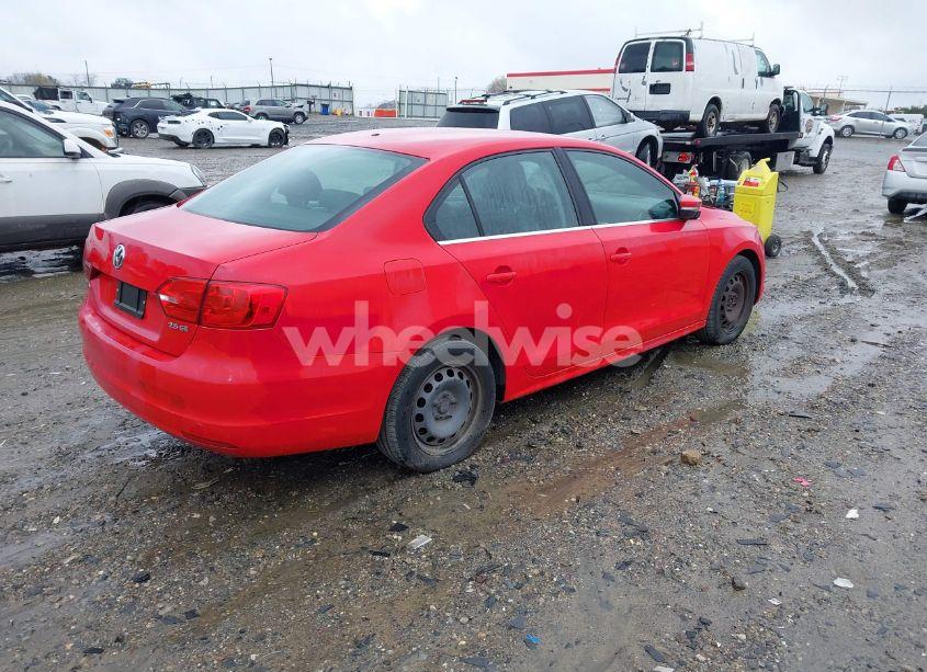 Photo 4 of 2013 Volkswagen Jetta 2.5L SE (VIN 3VWDP7AJ3DM408599)