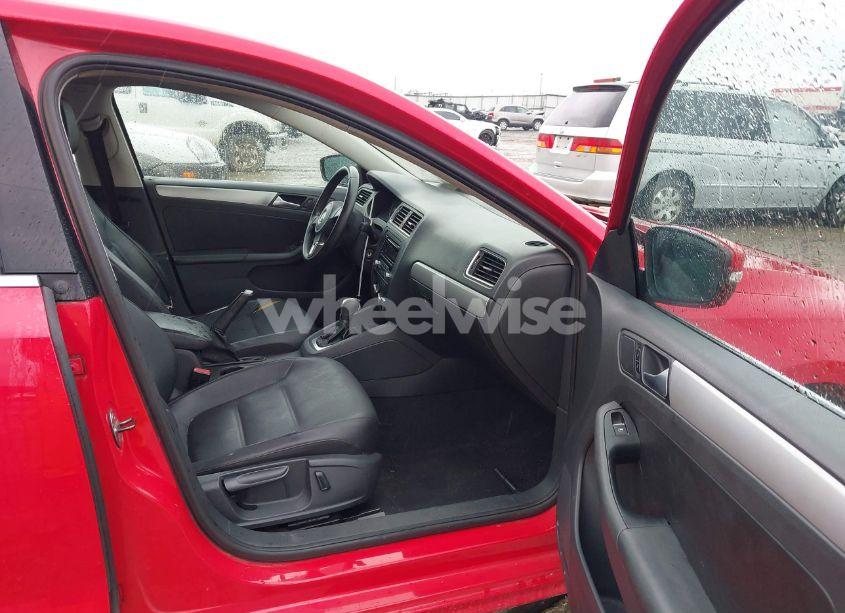 Photo 5 of 2013 Volkswagen Jetta 2.5L SE (VIN 3VWDP7AJ3DM408599)