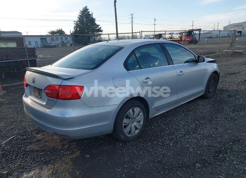 Photo 4 of 2013 Volkswagen Jetta 2.5L SE (VIN 3VWDP7AJ3DM413074)