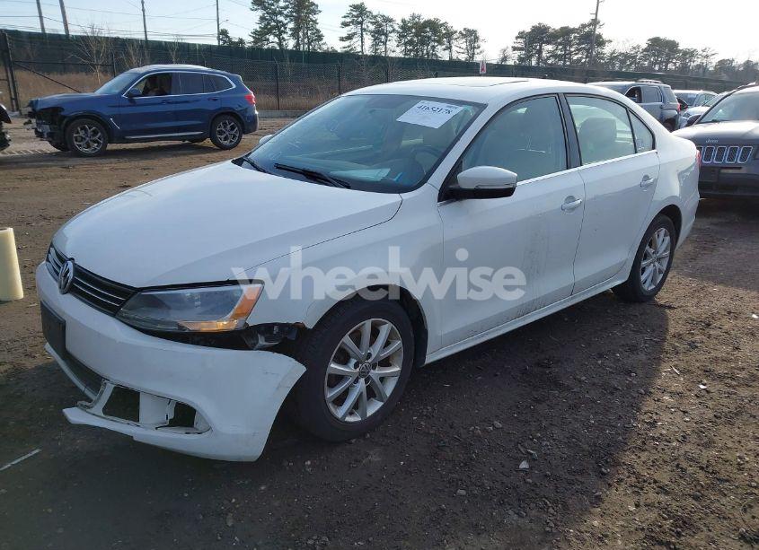 Photo 2 of 2013 Volkswagen Jetta 2.5L SE (VIN 3VWDP7AJ3DM443952)