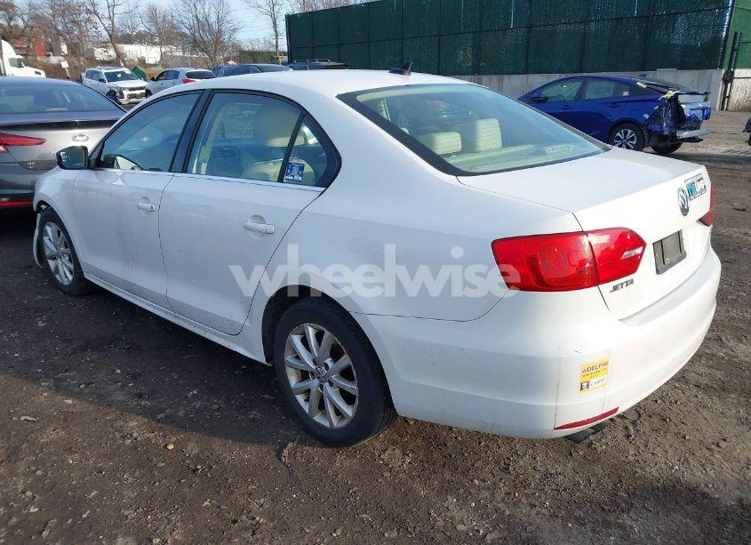 Photo 3 of 2013 Volkswagen Jetta 2.5L SE (VIN 3VWDP7AJ3DM443952)