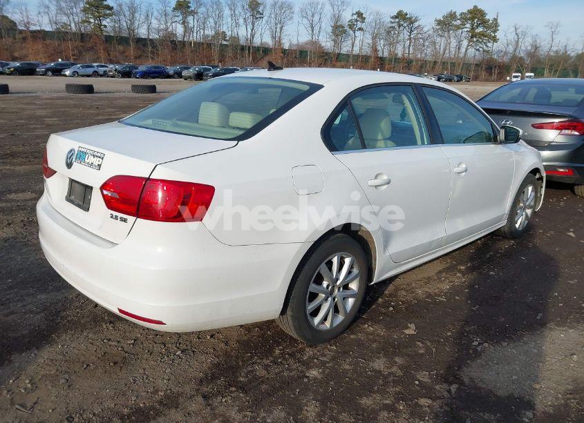 Photo 4 of 2013 Volkswagen Jetta 2.5L SE (VIN 3VWDP7AJ3DM443952)