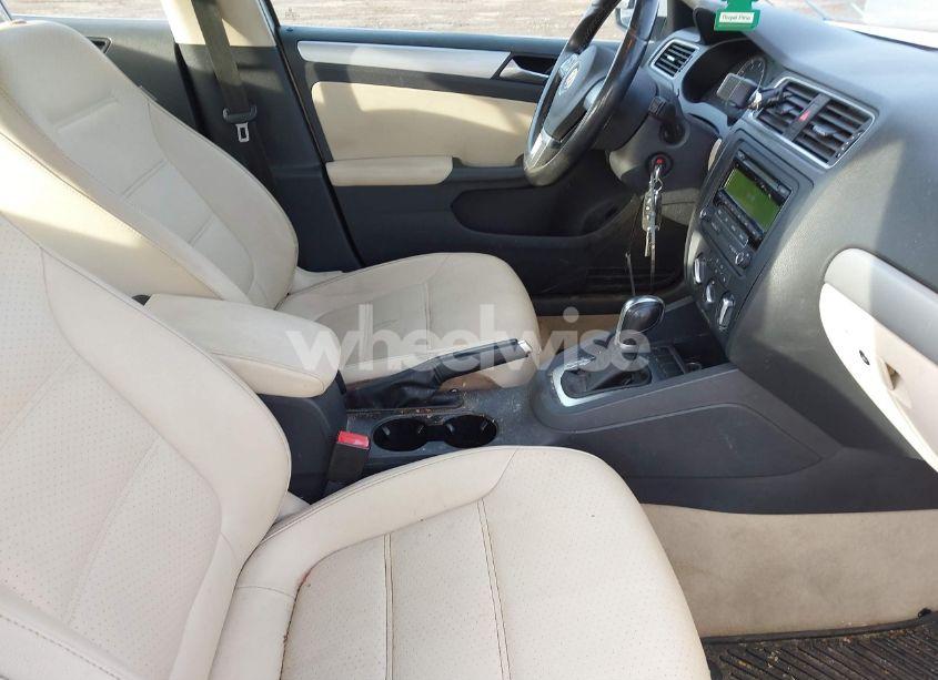 Photo 5 of 2013 Volkswagen Jetta 2.5L SE (VIN 3VWDP7AJ3DM443952)