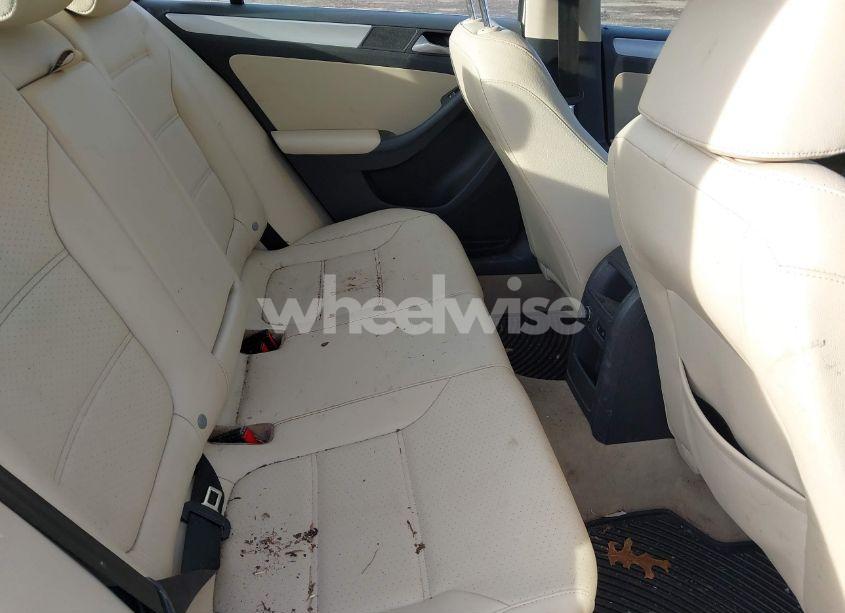 Photo 8 of 2013 Volkswagen Jetta 2.5L SE (VIN 3VWDP7AJ3DM443952)