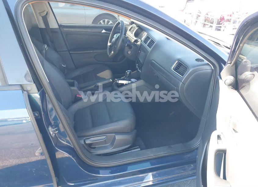 Photo 5 of 2012 Volkswagen Jetta 2.5L SE (VIN 3VWDP7AJ4CM118242)