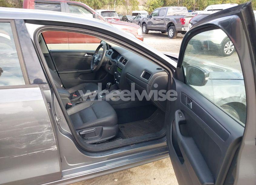 Photo 5 of 2012 Volkswagen Jetta 2.5L SE (VIN 3VWDP7AJ4CM118404)
