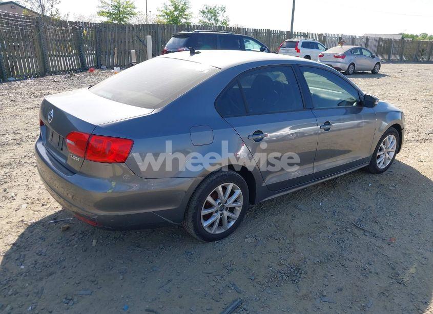 Photo 4 of 2012 Volkswagen Jetta 2.5L SE (VIN 3VWDP7AJ4CM300149)