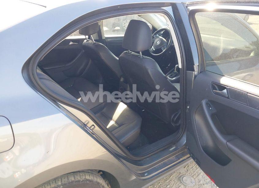 Photo 8 of 2012 Volkswagen Jetta 2.5L SE (VIN 3VWDP7AJ4CM300149)