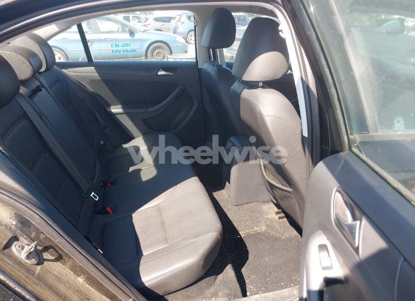 Photo 8 of 2012 Volkswagen Jetta 2.5L SE (VIN 3VWDP7AJ4CM314780)