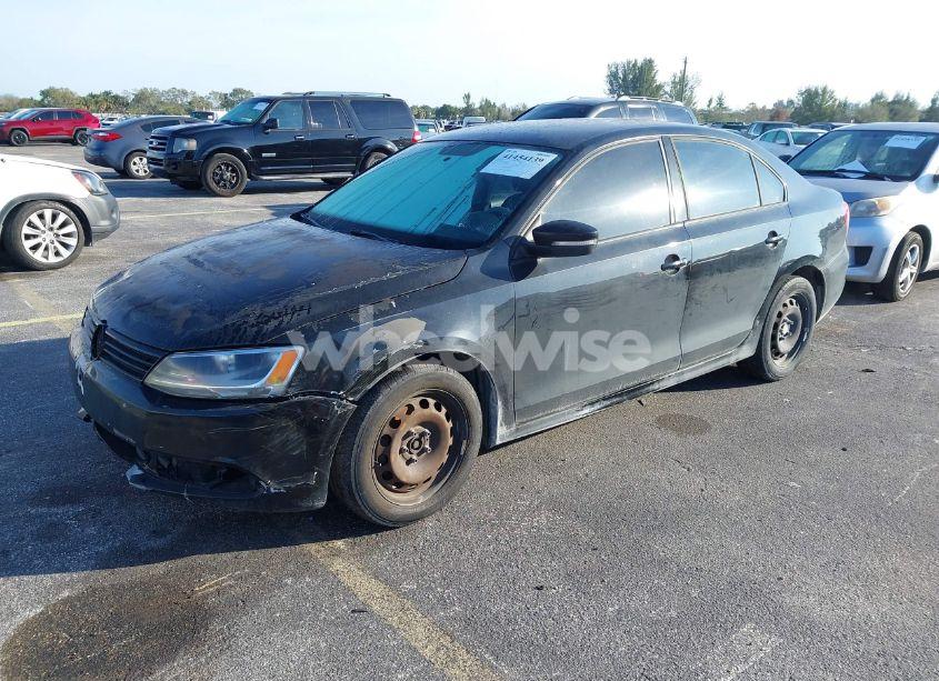 Photo 2 of 2012 Volkswagen Jetta 2.5L SE (VIN 3VWDP7AJ4CM314990)