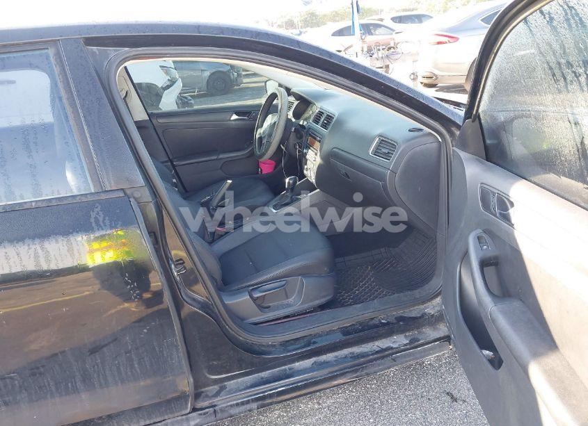 Photo 5 of 2012 Volkswagen Jetta 2.5L SE (VIN 3VWDP7AJ4CM314990)