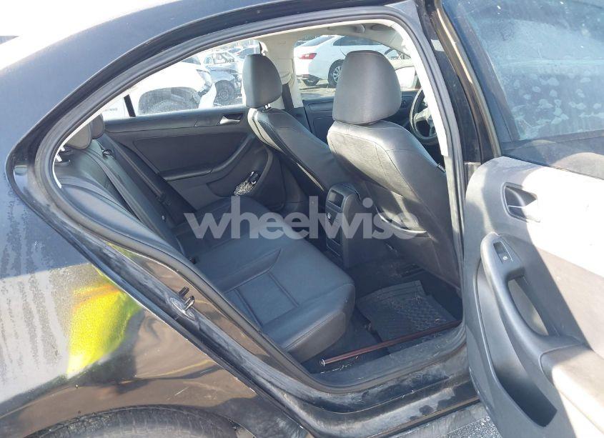 Photo 8 of 2012 Volkswagen Jetta 2.5L SE (VIN 3VWDP7AJ4CM314990)