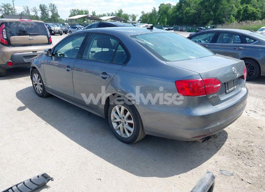 Photo 3 of 2012 Volkswagen Jetta 2.5L SE (VIN 3VWDP7AJ4CM323219)
