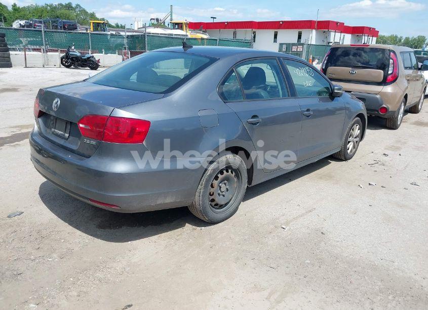 Photo 4 of 2012 Volkswagen Jetta 2.5L SE (VIN 3VWDP7AJ4CM323219)