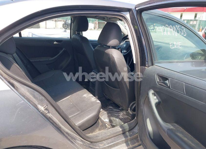 Photo 8 of 2012 Volkswagen Jetta 2.5L SE (VIN 3VWDP7AJ4CM323219)