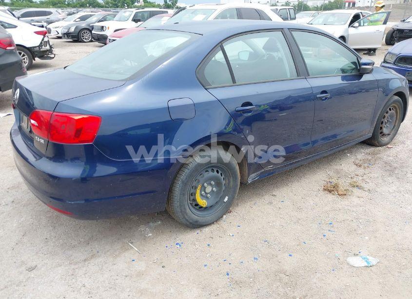 Photo 4 of 2012 Volkswagen Jetta 2.5L SE (VIN 3VWDP7AJ4CM332776)