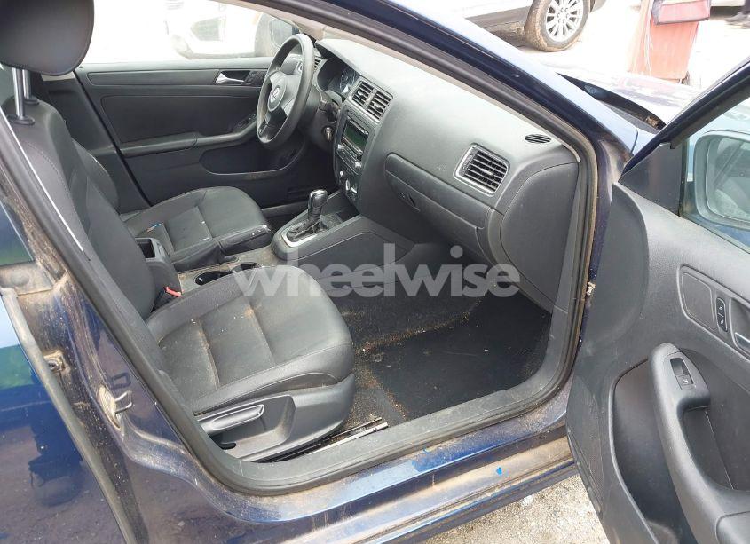 Photo 5 of 2012 Volkswagen Jetta 2.5L SE (VIN 3VWDP7AJ4CM332776)