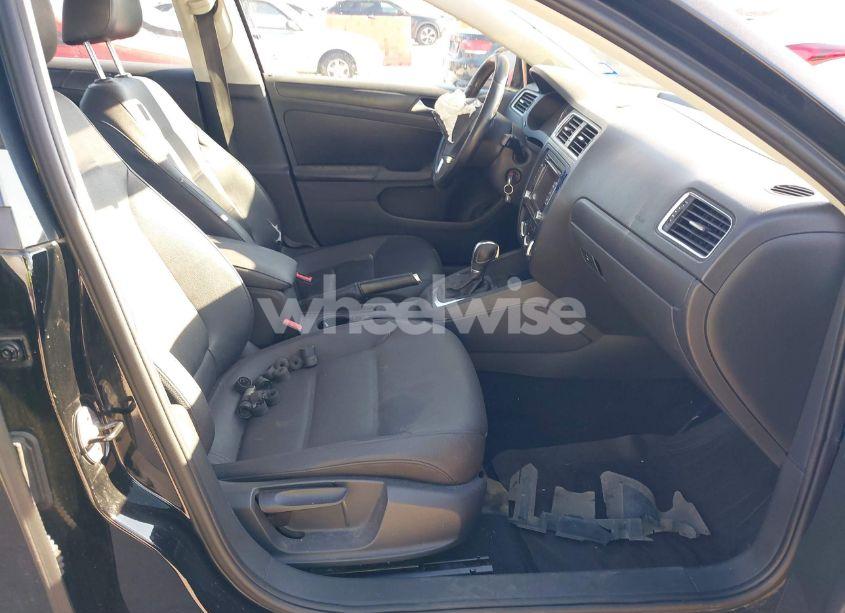 Photo 5 of 2012 Volkswagen Jetta 2.5L SE (VIN 3VWDP7AJ4CM335483)