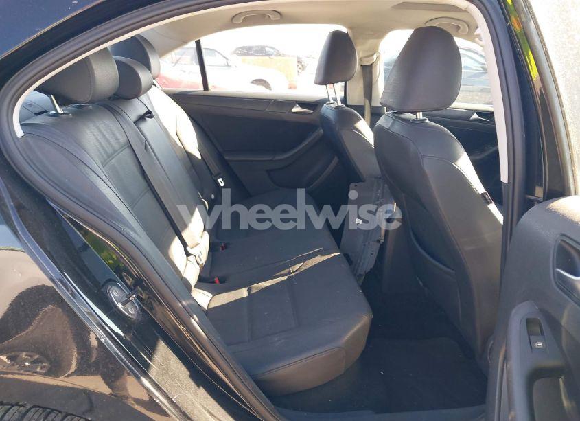 Photo 8 of 2012 Volkswagen Jetta 2.5L SE (VIN 3VWDP7AJ4CM335483)