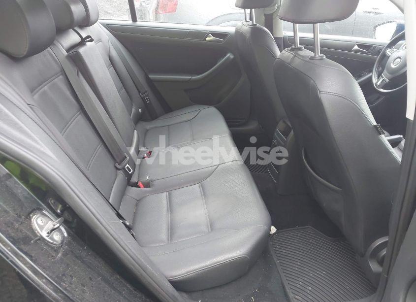 Photo 8 of 2012 Volkswagen Jetta 2.5L SE (VIN 3VWDP7AJ4CM338027)