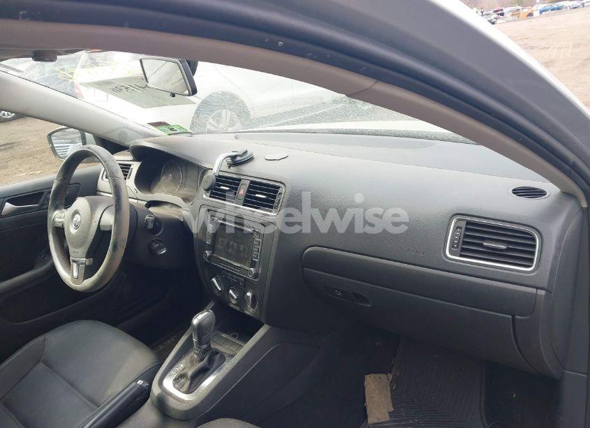 Photo 5 of 2012 Volkswagen Jetta 2.5L SE (VIN 3VWDP7AJ4CM356639)