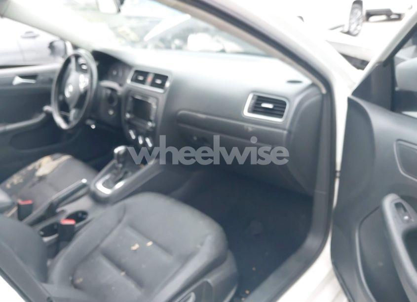 Photo 5 of 2012 Volkswagen Jetta 2.5L SE (VIN 3VWDP7AJ4CM356799)