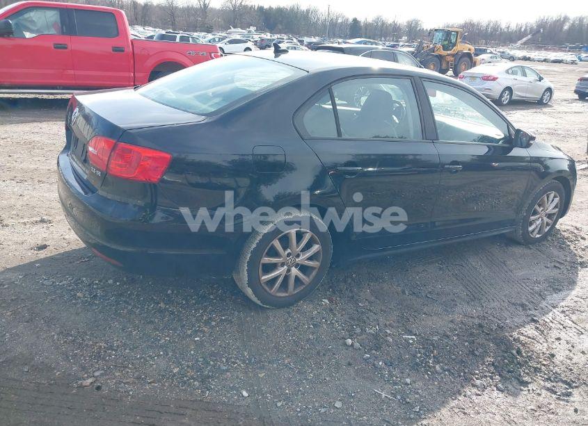 Photo 4 of 2012 Volkswagen Jetta 2.5L SE (VIN 3VWDP7AJ4CM415298)