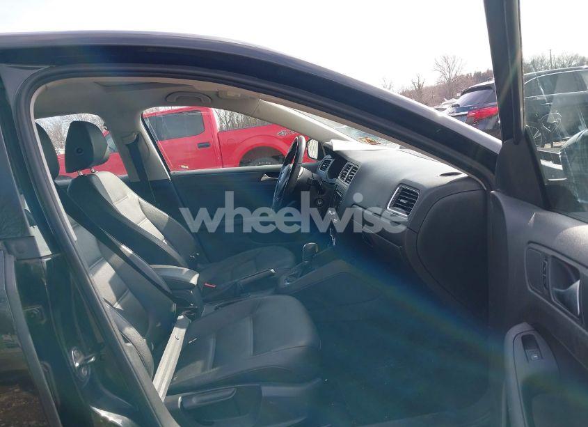 Photo 5 of 2012 Volkswagen Jetta 2.5L SE (VIN 3VWDP7AJ4CM415298)