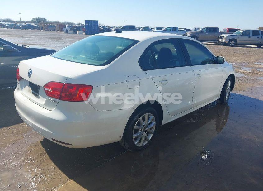 Photo 4 of 2012 Volkswagen Jetta 2.5L SE (VIN 3VWDP7AJ4CM457941)